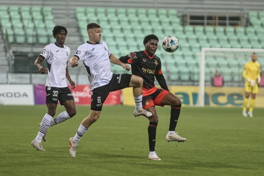 Béčko Slavie sahalo v Karviné po vítězství. Zaplaťpánbůh za bod, oddechl si West Béčko Slavie sahalo v Karviné po vítězství. Zaplaťpánbůh za bod, oddechl si West
