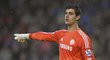 Thibaut Courtois si diriguje obranu Chelsea