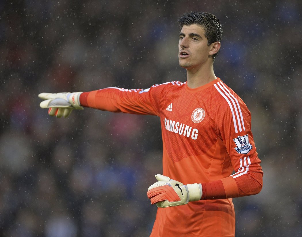 Thibaut Courtois si diriguje obranu Chelsea