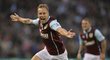 Scott Arfield slaví úvodní gól domácího týmu