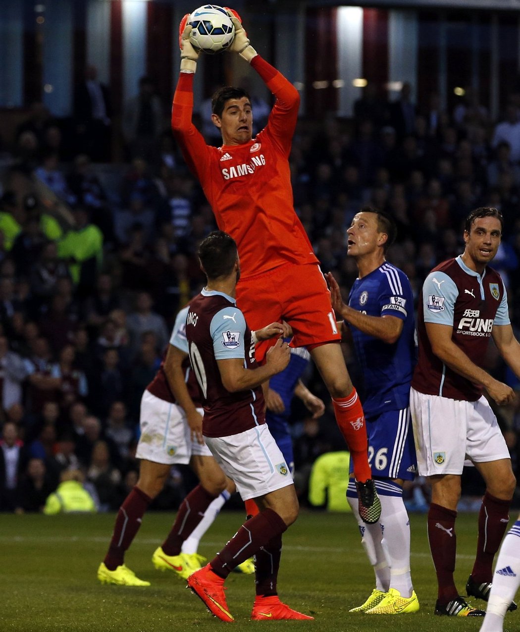 Courtois si ve vzdušných soubojích jistě