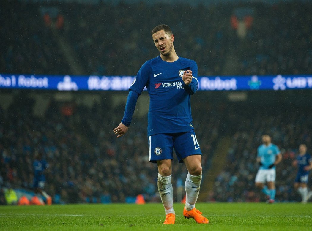 Nešťastný Eden Hazard během zápasu se City