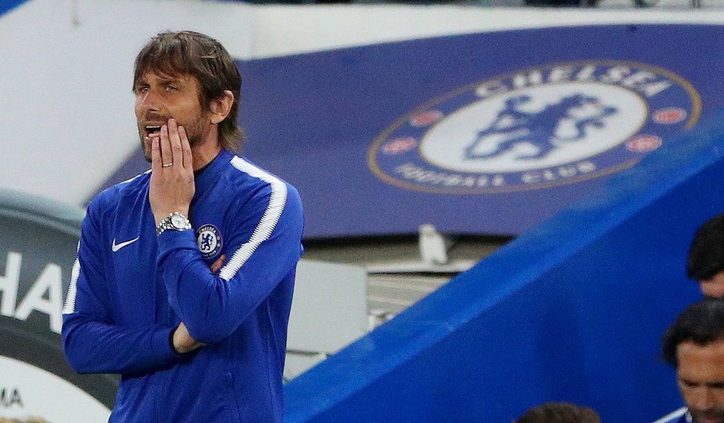 Trenér Chelsea Antonio Conte v utkání s Huddersfieldem