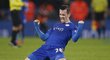 Christian Fuchs z Leicesteru slaví výhru nad Chelsea