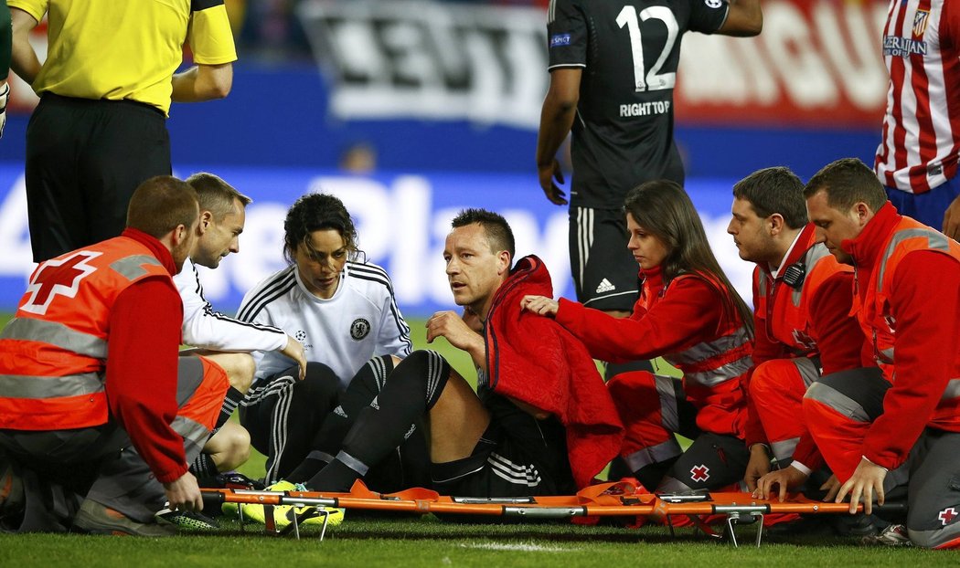 Petr Čech nebyl jedinou ztrátou Chelsea v zápase s Atlétikem Madrid. Kvůli zranění byl střídán i stoper John Terry