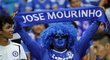 Chelsea je na turné, v Malajsii má tisíce fanoušků, což dokazoval modrobílý kotel při přípravném utkání. Své fanoušky měl v ochozech i kouč José Mourinho