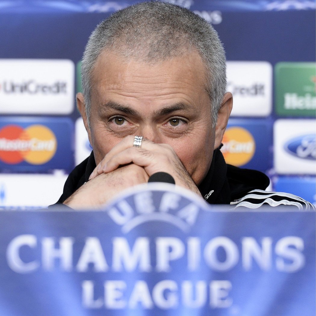 Trenér Chelsea, Mourinho, na tiskové konferenci.