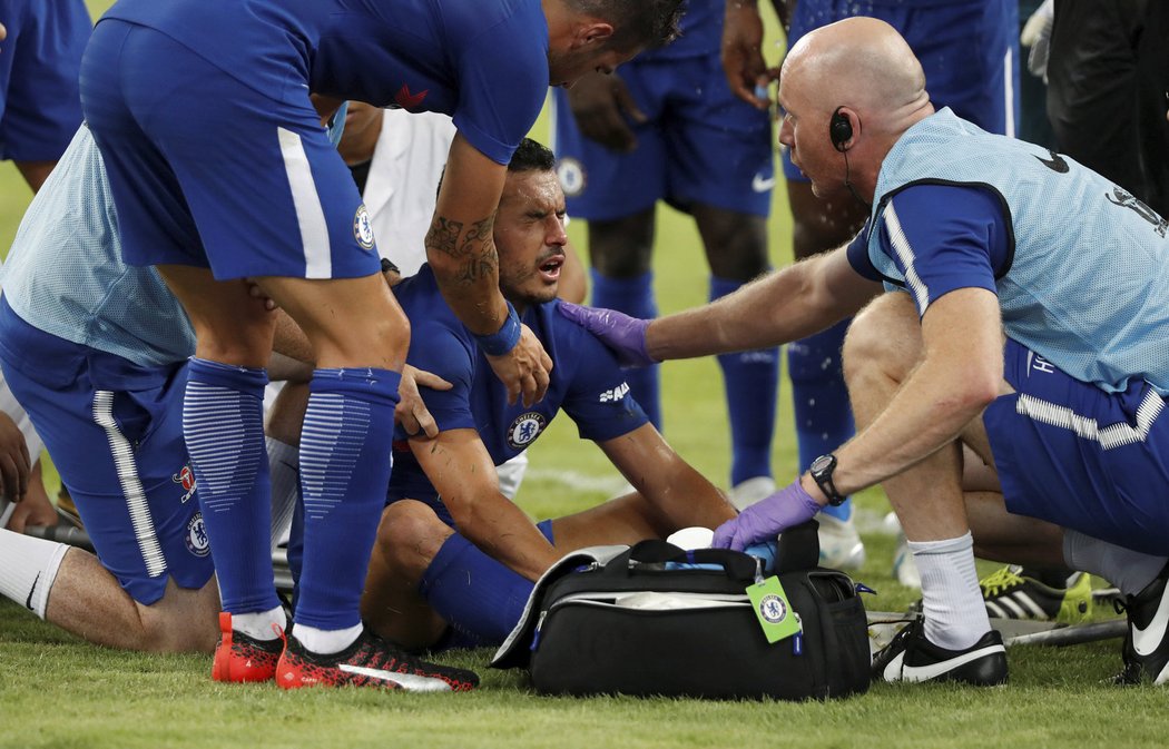 Útočník Chelsea Pedro vyšel ze zápasu s Arsenalem s několika frakturami