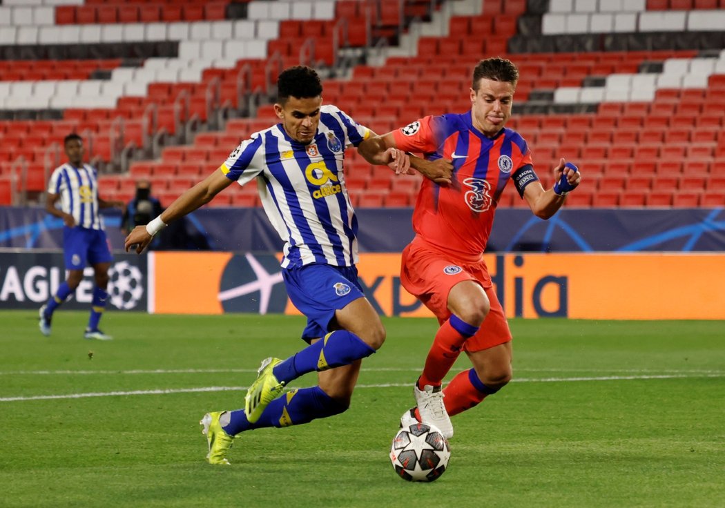 Fotbalisté Chelsea zvítězili v úvodním zápase čtvrtfinále Ligy mistrů nad Portem 2:0 a do domácí odvety půjdou v lepší pozici