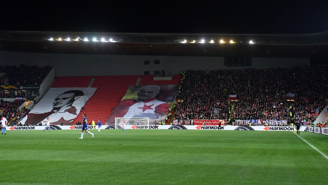 Prázdné sektory na Tribuně Sever během utkání Slavie s Chelsea