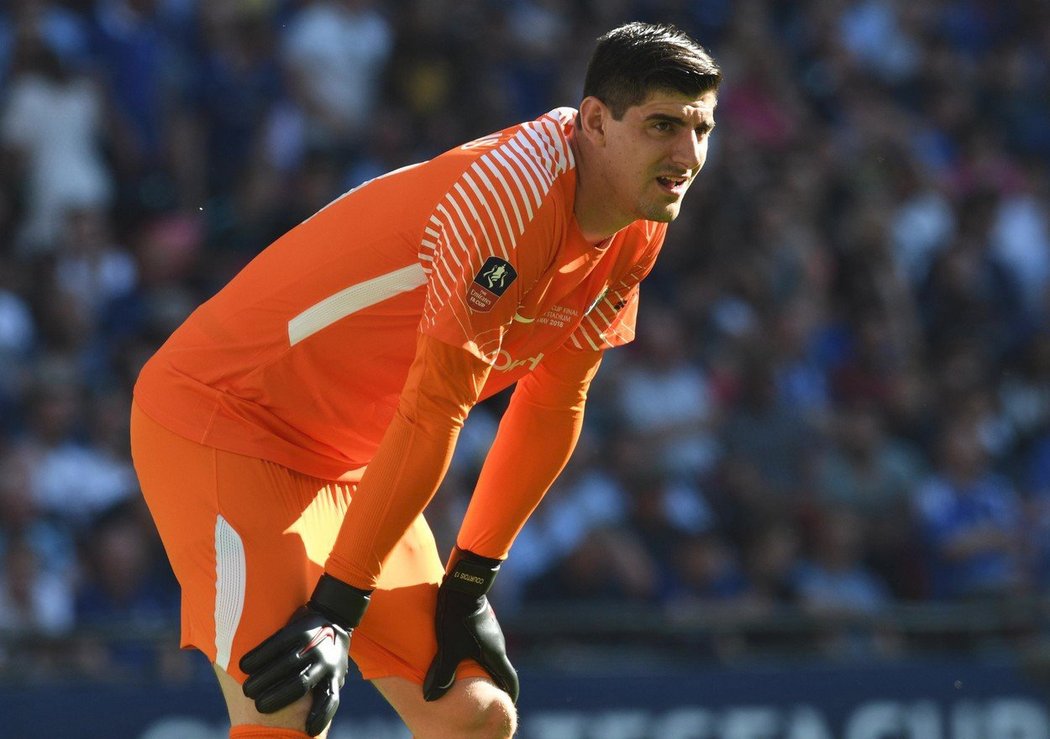 Brankář Thibaut Courtois chyběl na tréninku londýnské Chelsea. Zamíří do Realu Madrid?