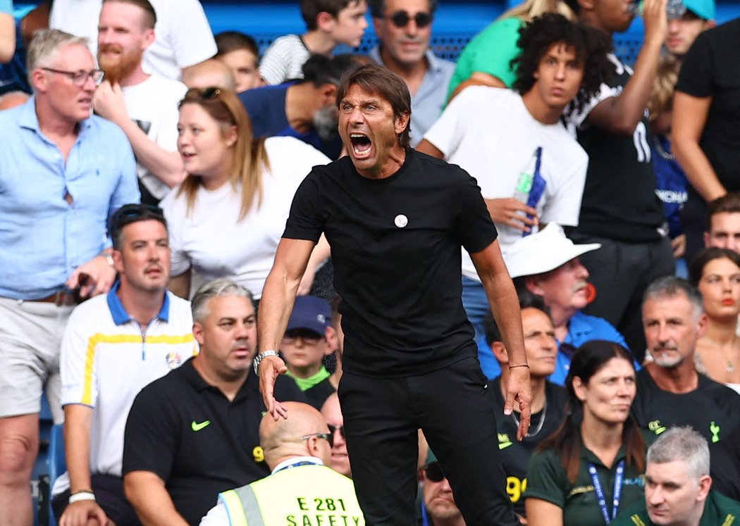 Emotivní Antonio Conte při zápase s Chelsea