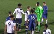 Petr Čech pomohl uklidnit strkanici hráčů při zápase Chelsea U23 - Tottenham U23