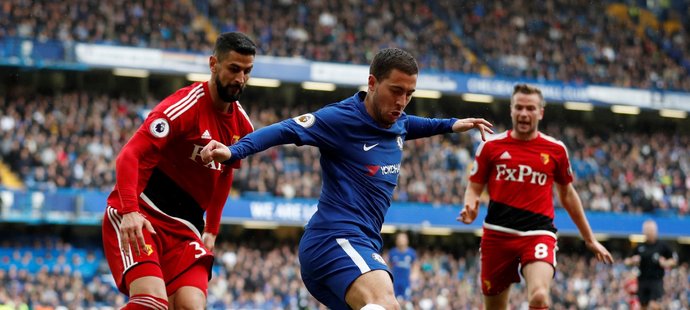 Eden Hazard proti přesile hráčů Watfordu