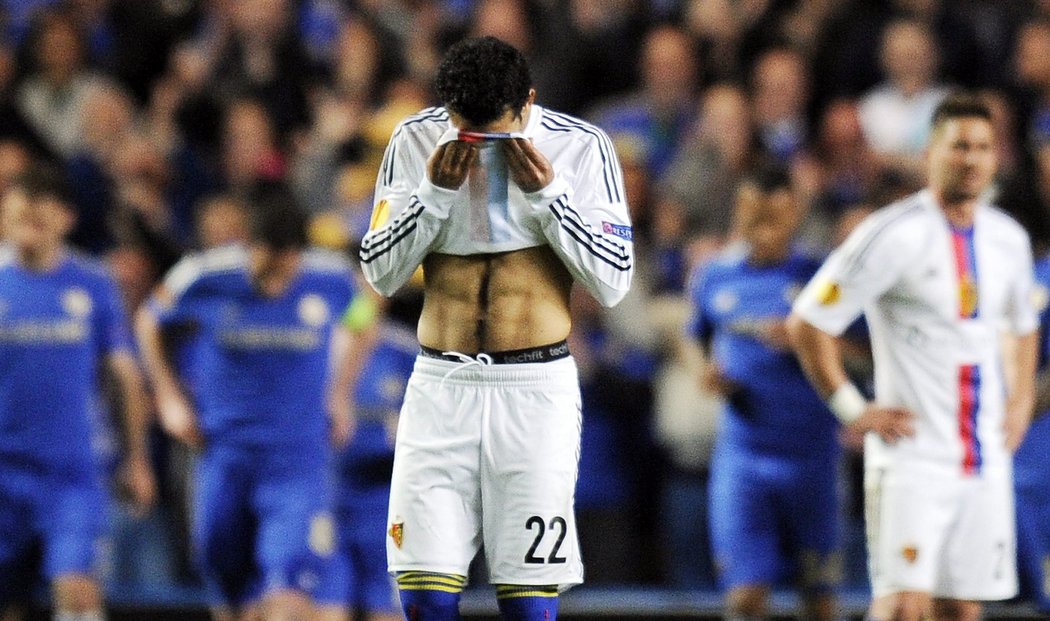 Frustrace Mohameda Salaha. Basilej prohrála na Chelsea 1:3 a v Evropské lize končí