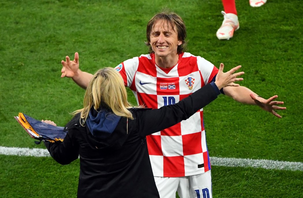 Chorvatský kapitán Luka Modrič zářil v utkání proti Skotsku a pomohl své zemi k postupu do osmifinále na EURO