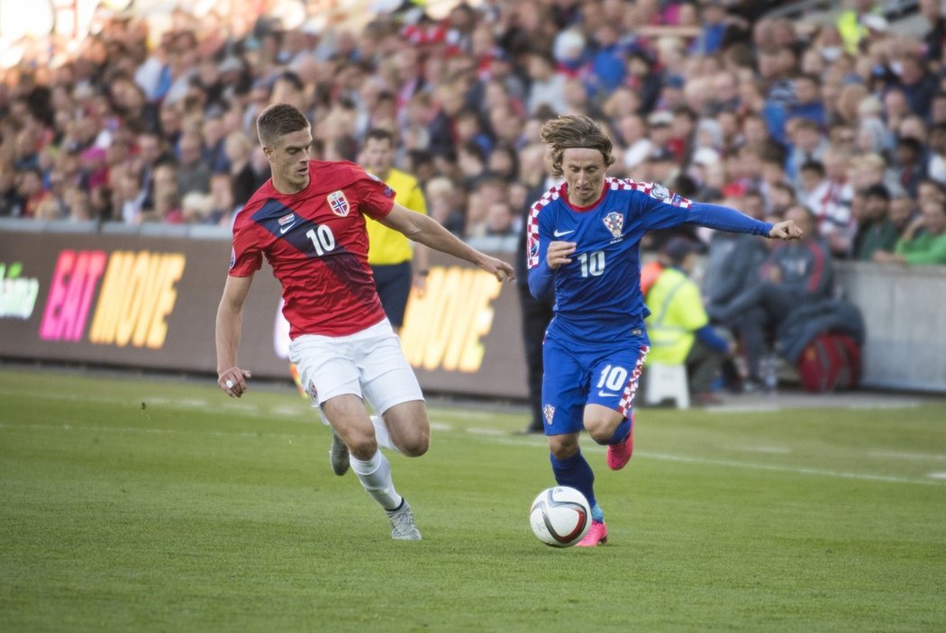 Luka Modrič (vpravo) je pro Chorvaty nepostradatelným hráčem