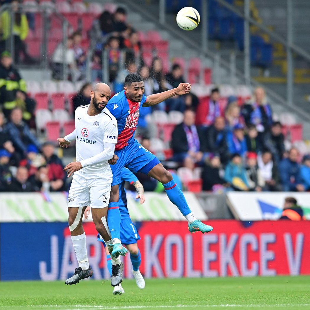 Útočník Rigino Cicilia (27) v barvách Slovácka v zápase proti Plzni, kterou by mohl brzy posílit