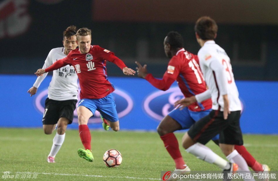 Bořek Dočkal ve svém prvním zápase v čínské lize za Henan Jianye