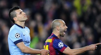 Agüero šlápl soupeři na nohu a dostal penaltu. Tu ale nedal