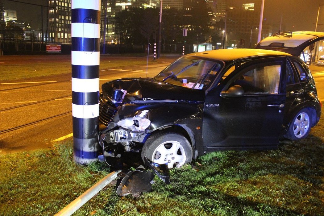 Taxi s argentinským útočníkem nabouralo při cestě na letiště z popového koncertu