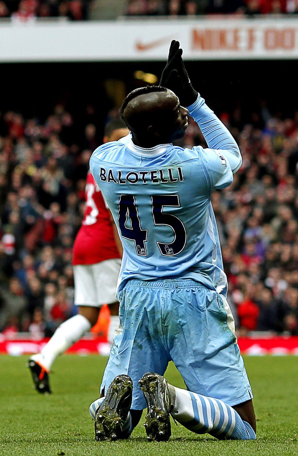 Mario Balotelli po vyloučení v utkání s Arsenalem zřejmě v Manchesteru City skončil