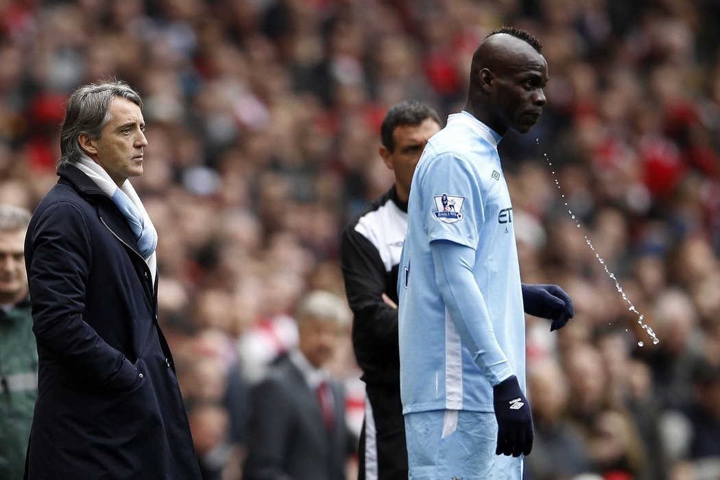 Balotelli u mě skončil, přiznal bez okolků trenér City Roberto Mancini po prohraném utkání s Arsenalem (0:1)