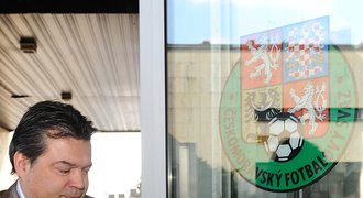 Kapr: Nevěřím, že na bankovkách zůstaly otisky