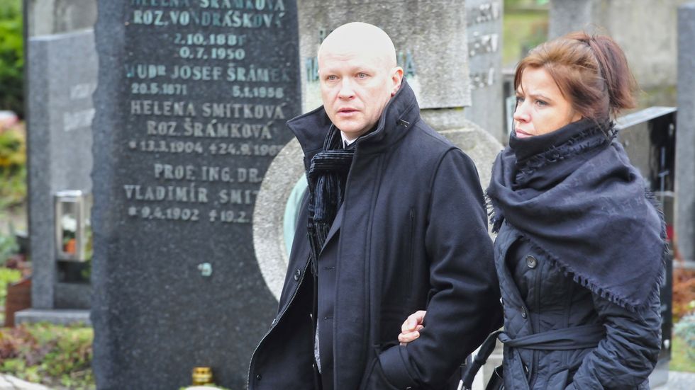Ivan Hašek na pohřbu svého otce v Nymburce