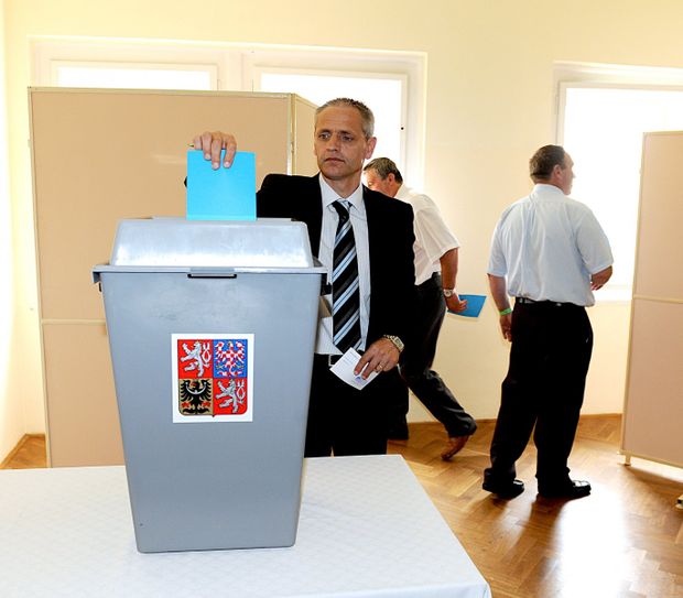 Svůj hlas vhazuje i Vladimír Krejčí Svůj hlas vhazuje i Vladimír Krejčí