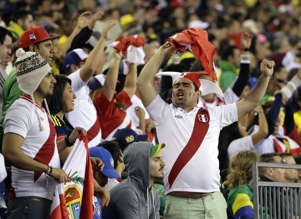 Fanoušci Peru v extázi. Jejich miláčci porazili Brazílii 1:0 a vyhráli skupinu B na Copa América