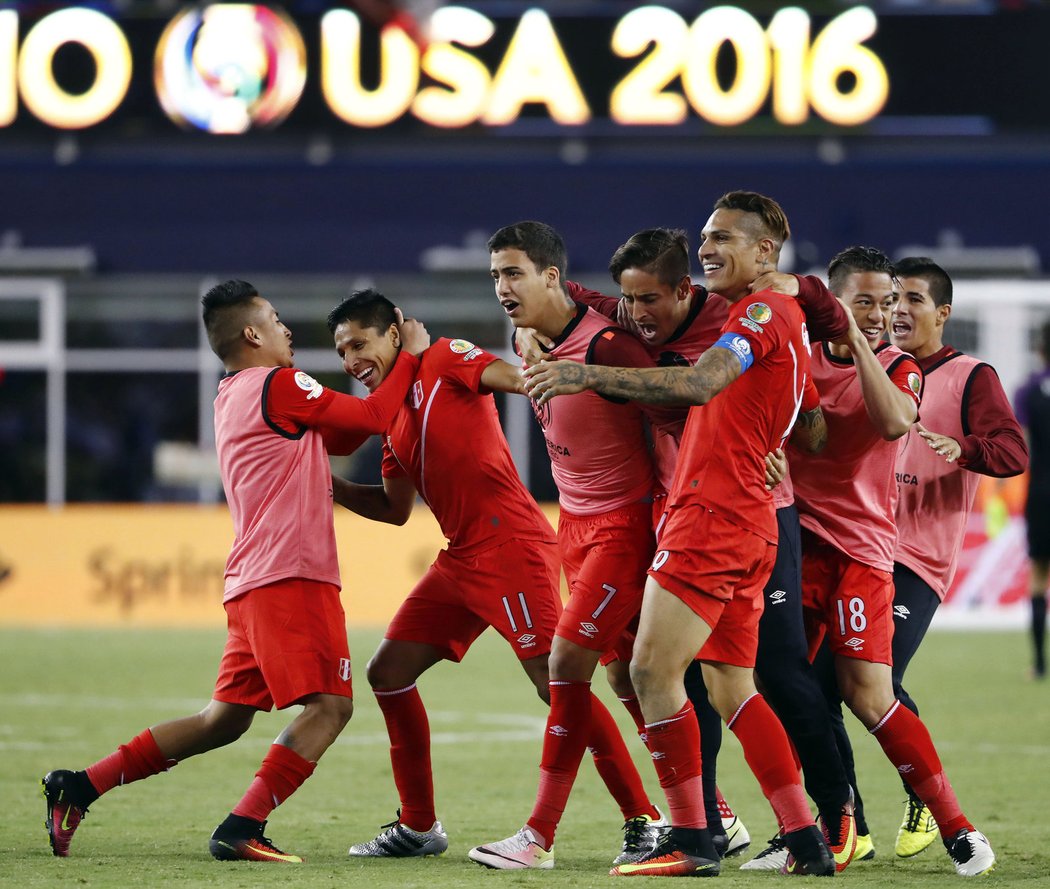 Fotbalisté Peru získali ve skupině B na Copa América sedm bodů a suverénně ji vyhráli