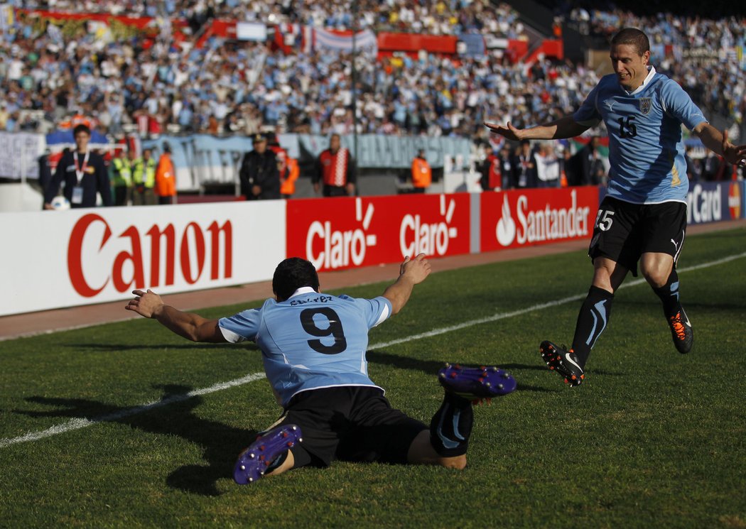 Luiz Saurez slaví gól ve finále Copy Amériky proti Paraguayi