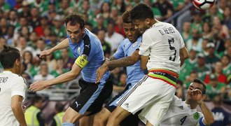 Rozpačitý start Uruguaye na Copa América. Špatná hymna a prohra