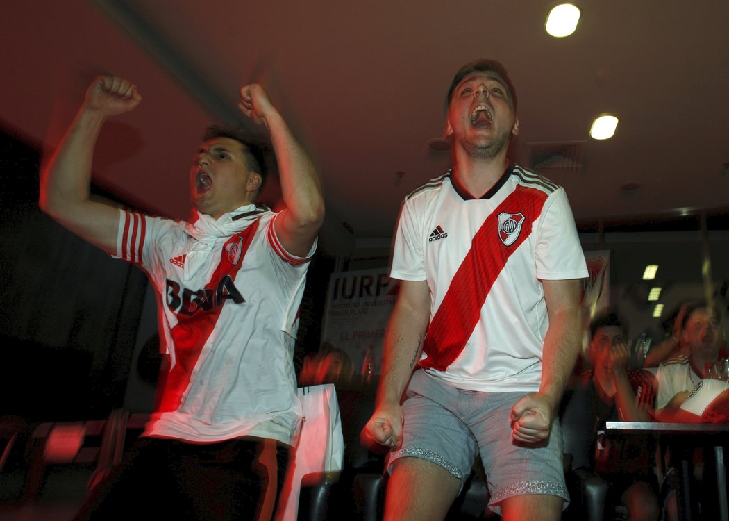 Nezměrná radost fanoušků River Plate po brance do sítě Boca Juniors