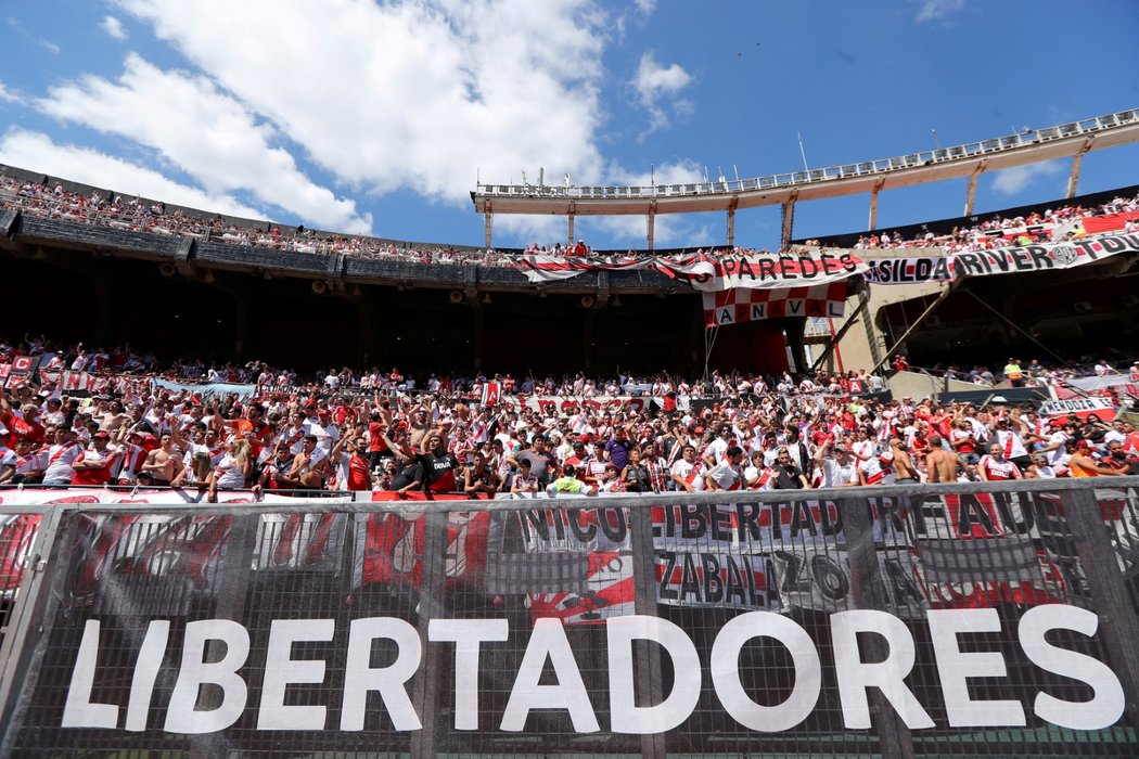 Fanoušci River Plate při úvodním duelu finále Poháru osvoboditelů