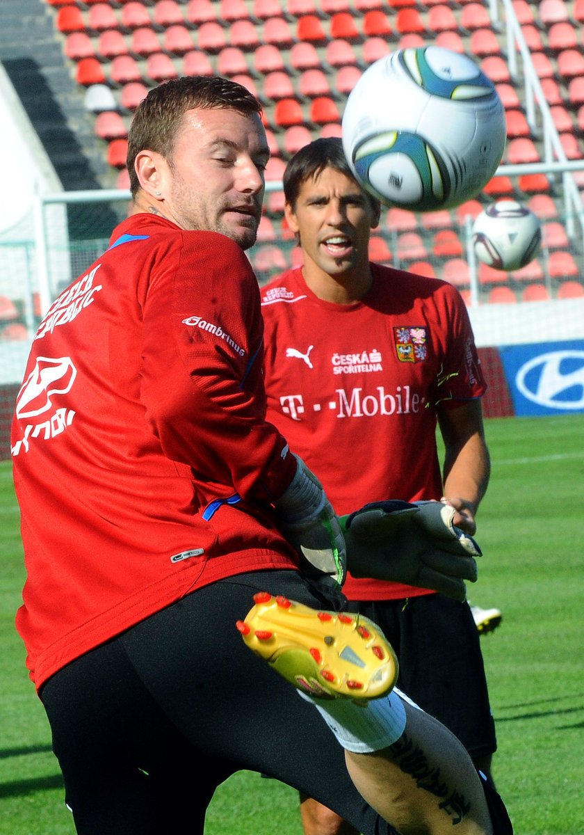Milan Baroš (vzadu) na tréninku české reprezentace s Janem Laštůvkou