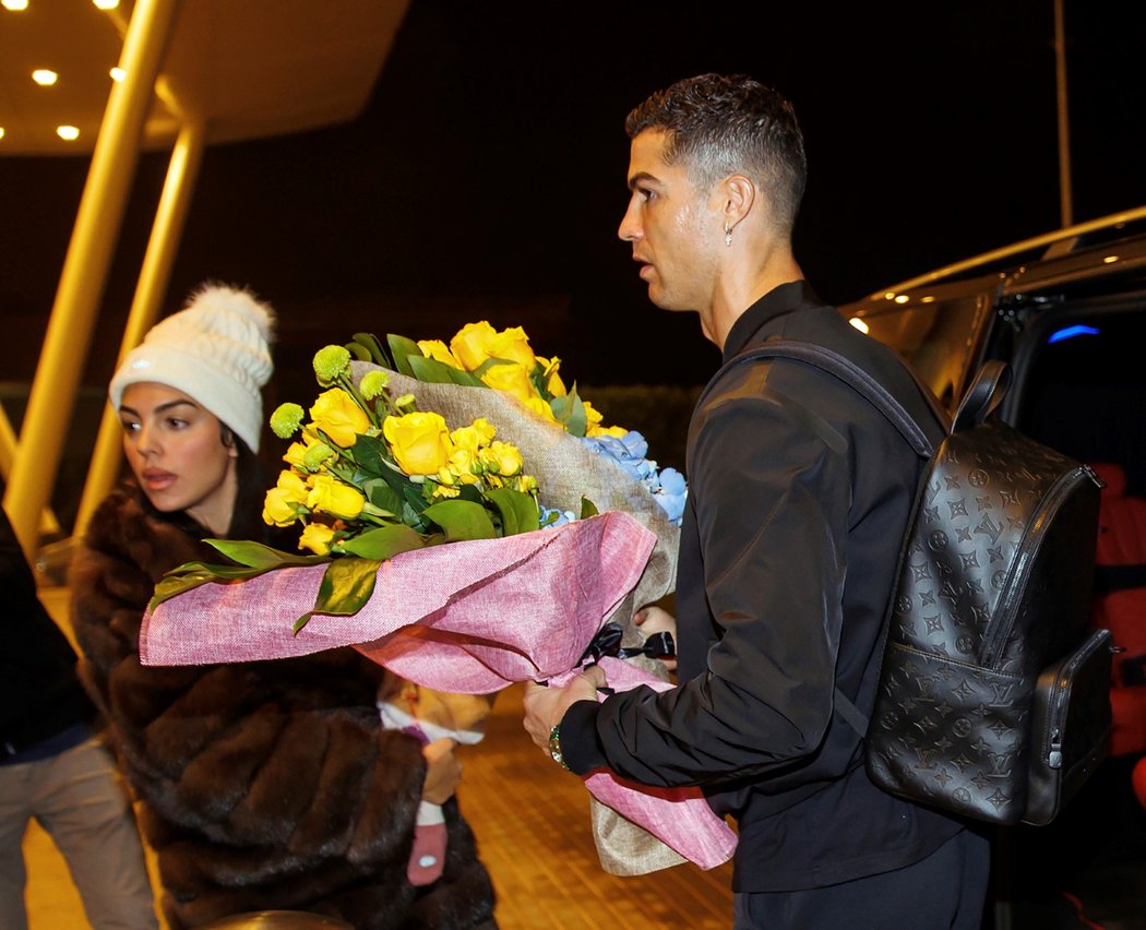 Cristiano Ronaldo s rodinou dorazil do Rijádu v pondělí večer