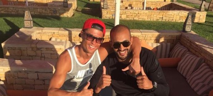 Dva opravdoví kámoši. Cristiano Ronaldo a kickboxer Badr Hari.