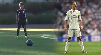 Tátova kopie! Malý Cristiano Ronaldo dal gól z přímáku a vystřihl hvězdnou pózu