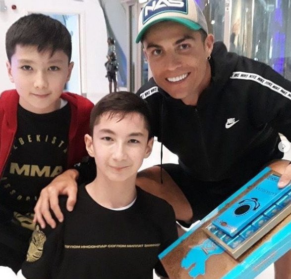 Cristiano Ronaldo a Ali Turganbekov