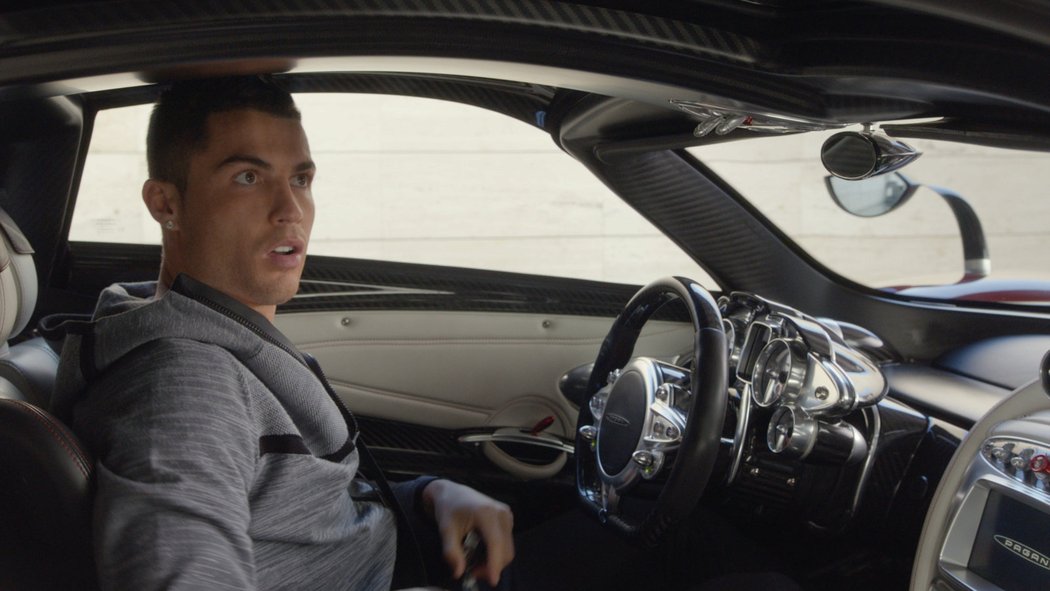 Podle scénáře vyjukaný, ale jinak si Cristiano Ronaldo tohle auto zamiloval