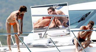 Cristiano Ronaldo a jeho krásná Irina. Jiskřivé mazlení na jachtě!