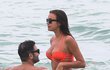 Ronaldova Irina si vyrazila na dovolenou s neznámým mužem, v moři si evidentně užívali spoustu legrace...
