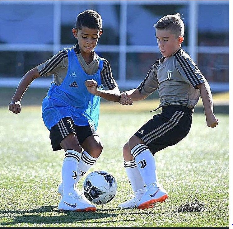 Cristiano Ronaldo junior válí za Juventus stejně jako jeho otec