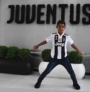 Cristiano Ronaldo junior válí za Juventus stejně jako jeho otec