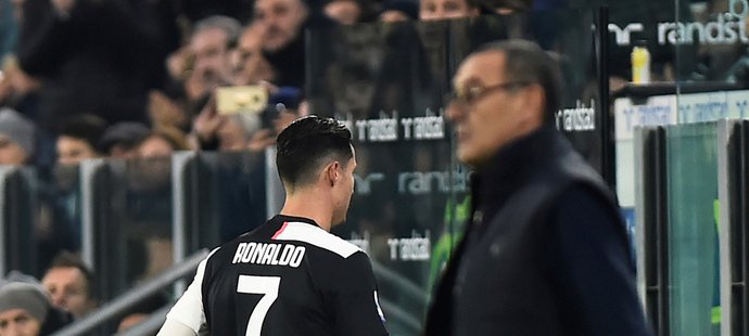 Naštvaný Cristiano Ronaldo po vystřídání