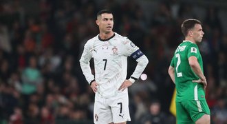 Ronaldo o zápasy na MS nepřijde. FIFA mu sice dala trest na dvě utkání, ale jen podmínečně Ronaldo o zápasy na MS nepřijde. FIFA mu sice dala trest na dvě utkání, ale jen podmínečně