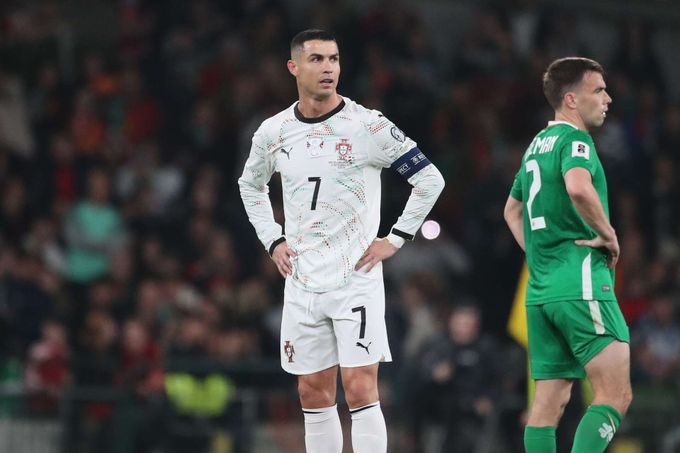 Ronaldo o zápasy na MS nepřijde. FIFA mu sice dala trest na dvě utkání, ale jen podmínečně Ronaldo o zápasy na MS nepřijde. FIFA mu sice dala trest na dvě utkání, ale jen podmínečně
