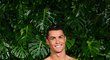 Cristiano Ronaldo prý fixluje velikost svých intimních partií, když předvádí své spodní prádlo.